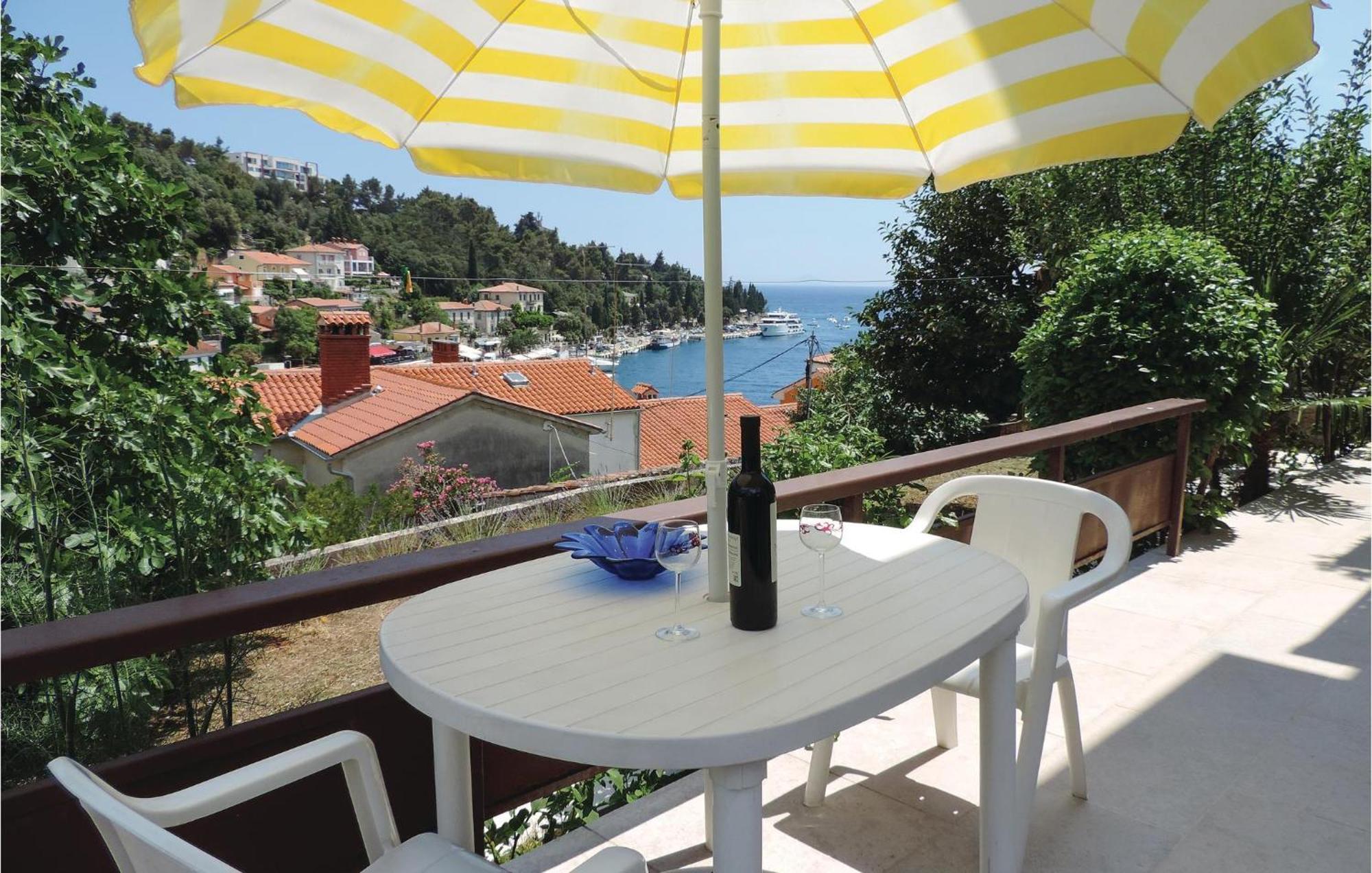 Lovely Apartment In Rabac With Kitchen Exteriör bild