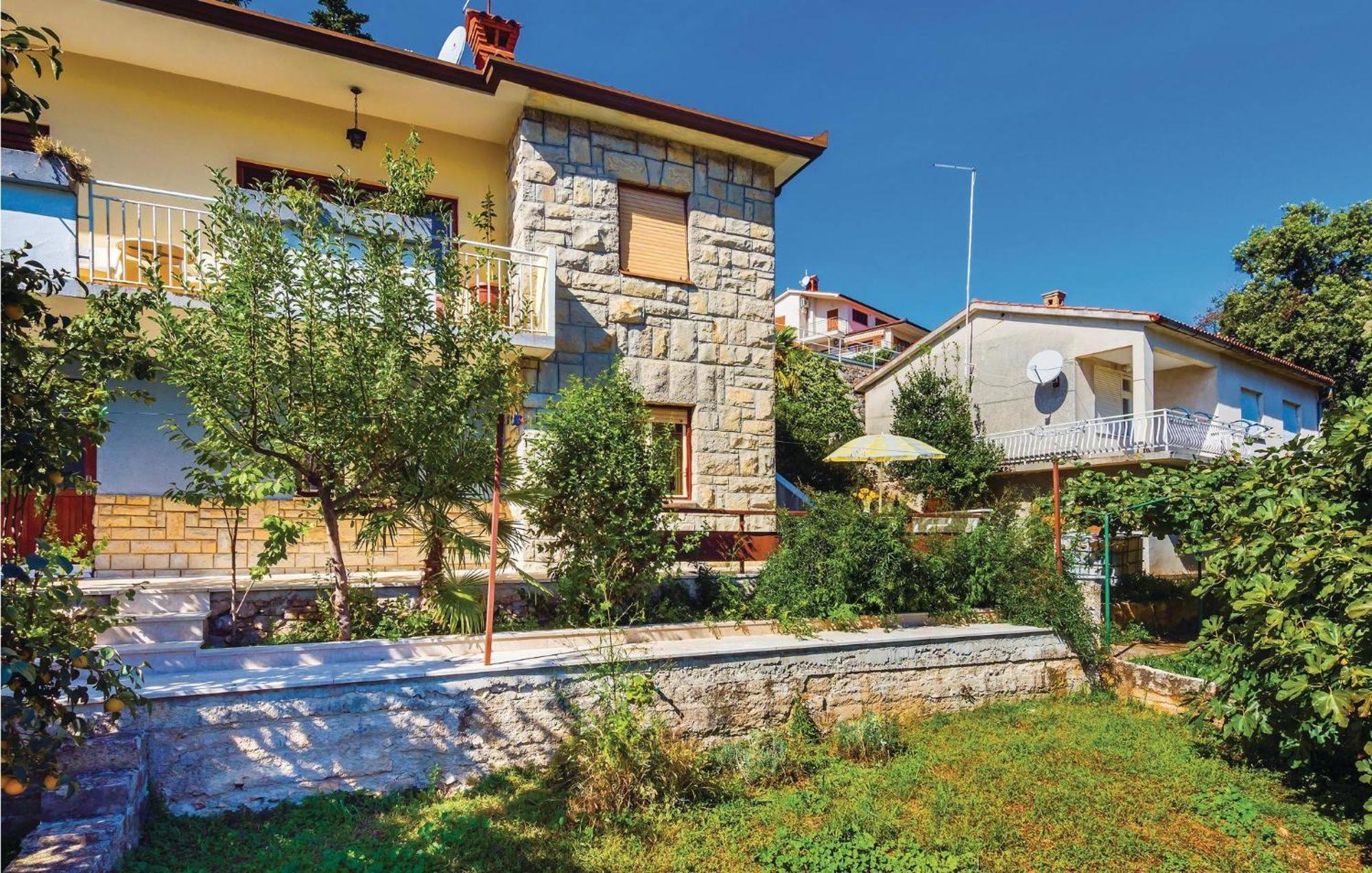 Lovely Apartment In Rabac With Kitchen Exteriör bild